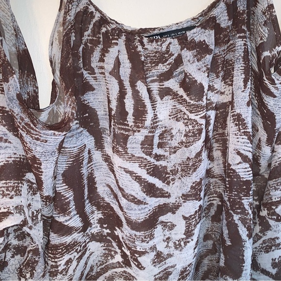 Zara Cold Shoulder Printed Top L - Picture 6 of 9